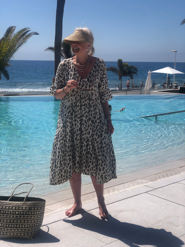 Amanda dress leopard one size with pretty ruffle sleeve and flattering shape
