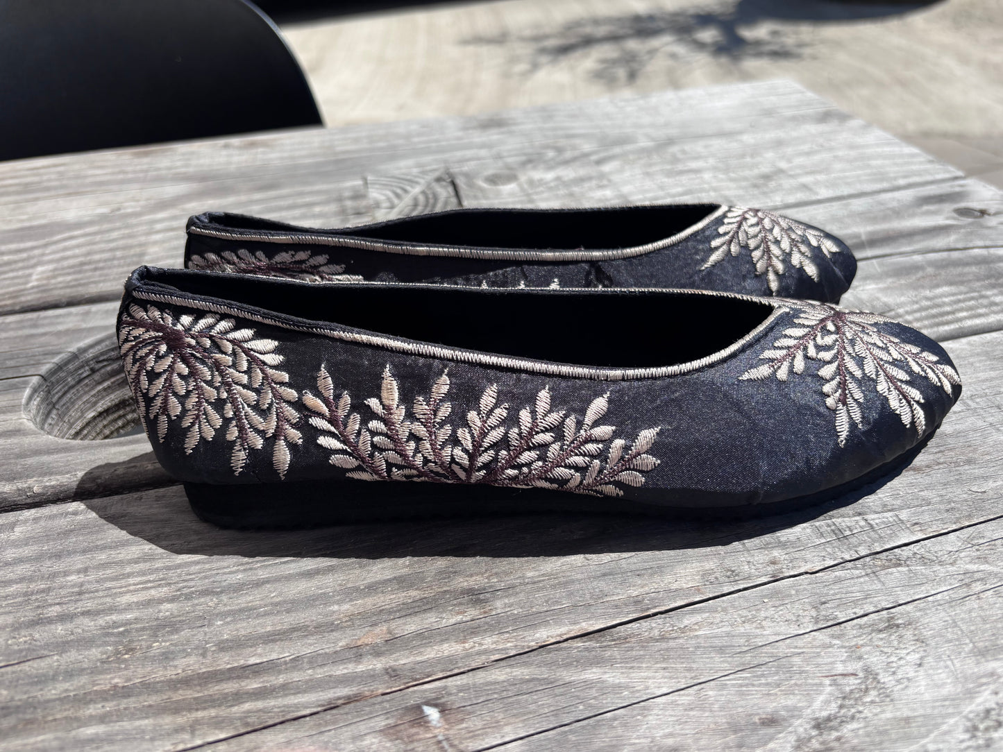 Embroidered  ballet pumps with a rubber sole.