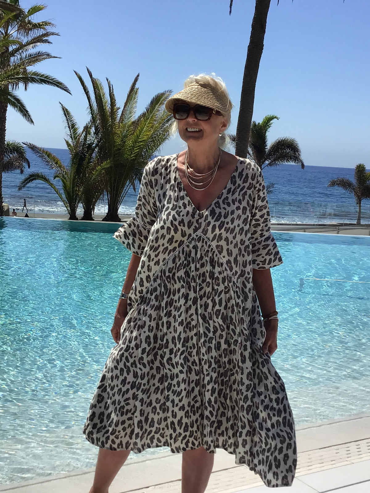 one size dress leopard print perfect for curvier figure  flattering shape ( Amanda dress)