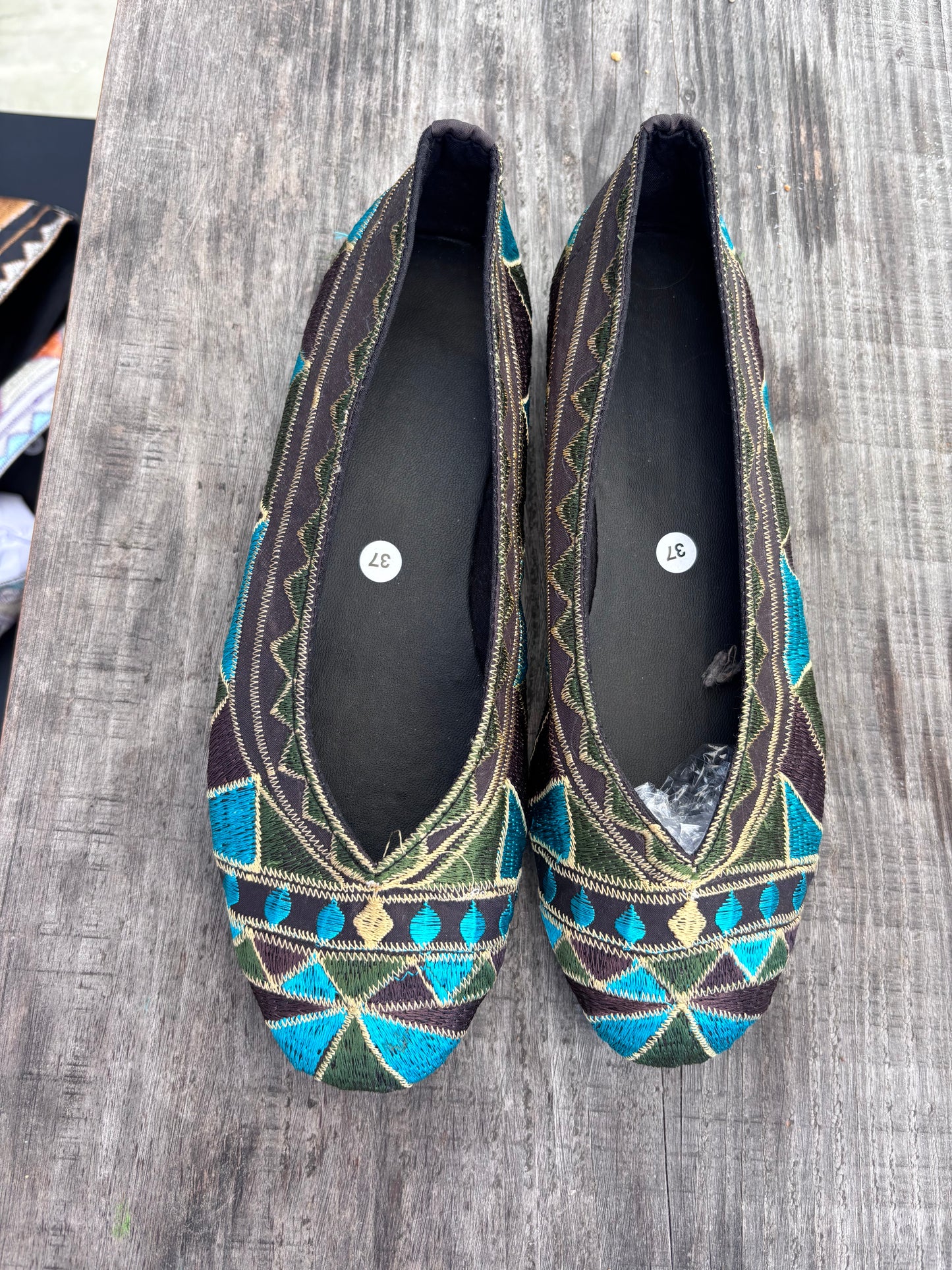 Embroidered  ballet pumps with a rubber sole.