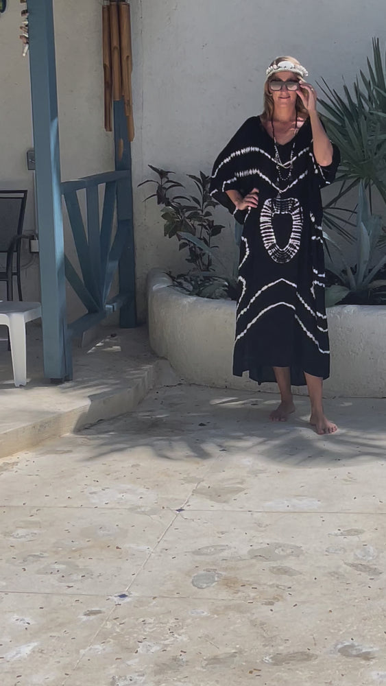 
            
                Load and play video in Gallery viewer, Kaftan Maxi One Size - Black
            
        