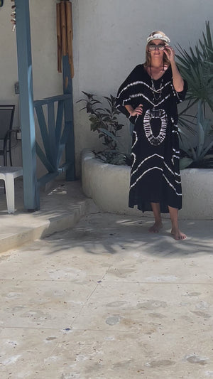 
            
                Load and play video in Gallery viewer, Kaftan Maxi One Size - Black
            
        