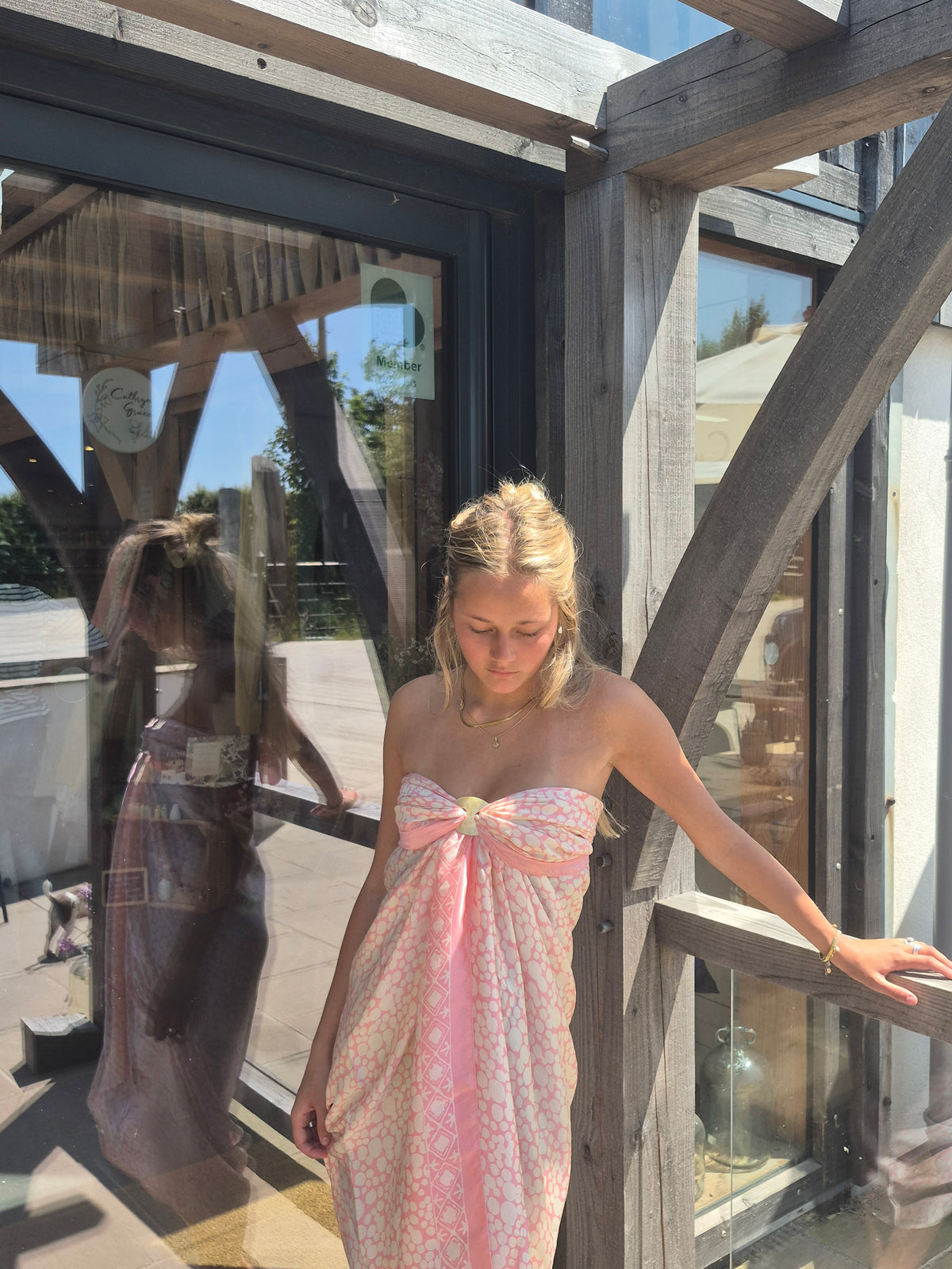 Pale pink and cream pure silk luxury sarong