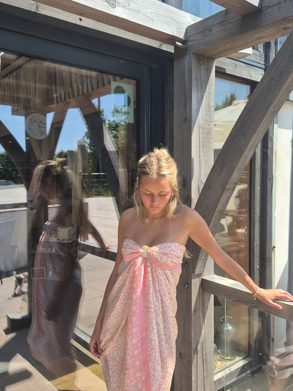 Pale pink and cream pure silk luxury sarong