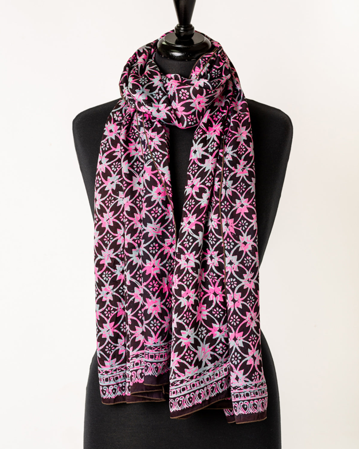 - Black, silver & pink - silk - Buhul