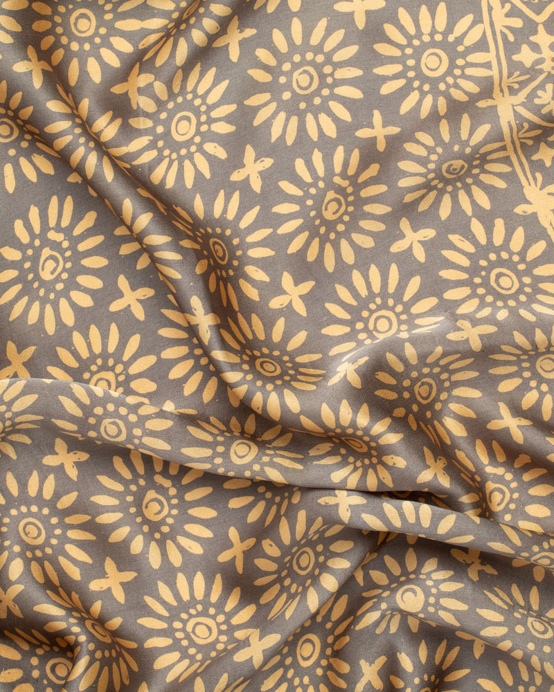
            
                Load image into Gallery viewer, Geometric print grey and gold silk sarong and scarf
            
        